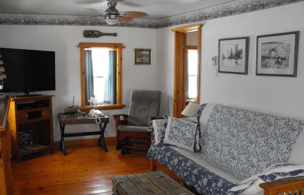 Dewar'S Inn And Cottages Prescott Kültér fotó